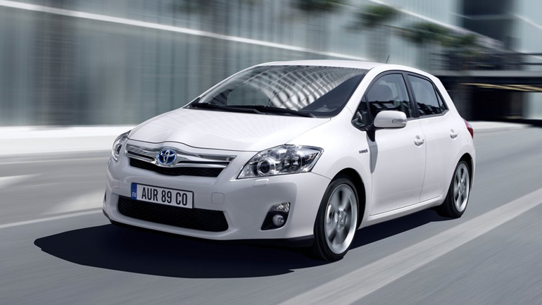 Ανακαλούνται 730 υβριδικά Toyota Auris στην Ελλάδα